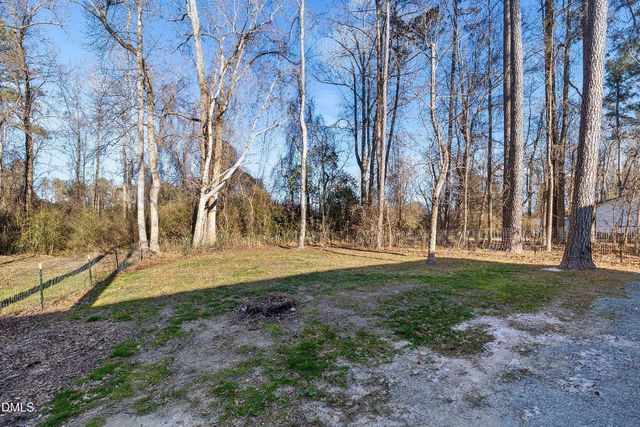 102 Lakeview Drive, Four Oaks, NC 27524