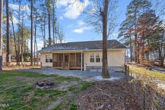 102 Lakeview Drive, Four Oaks, NC 27524