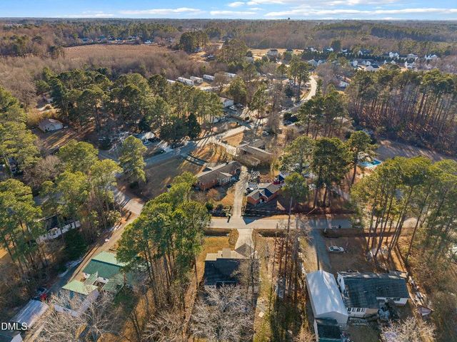 102 Lakeview Drive, Four Oaks, NC 27524