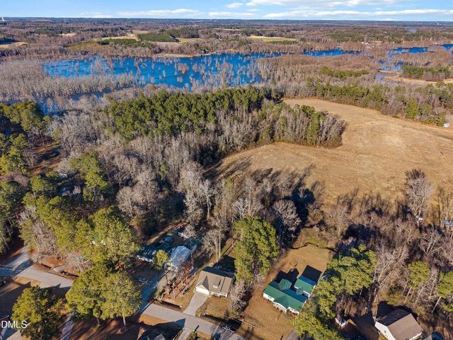 102 Lakeview Drive, Four Oaks, NC 27524