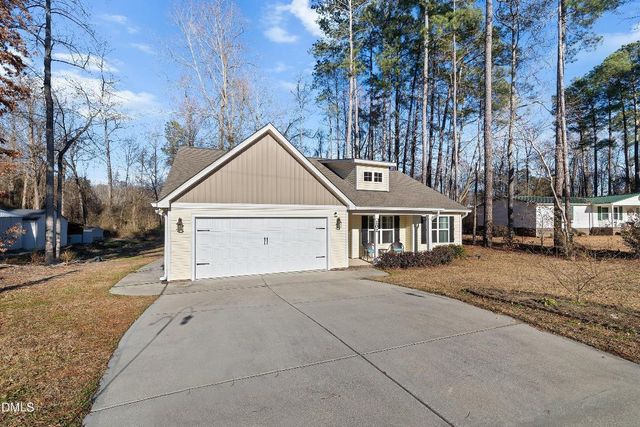 102 Lakeview Drive, Four Oaks, NC 27524