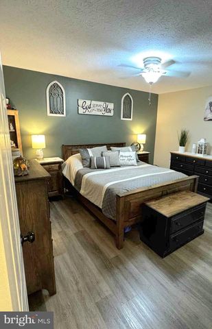 49 SHUYKILL DR, Martinsburg, WV 25403