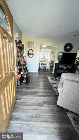 49 SHUYKILL DR, Martinsburg, WV 25403