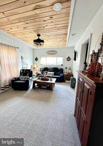 49 SHUYKILL DR, Martinsburg, WV 25403