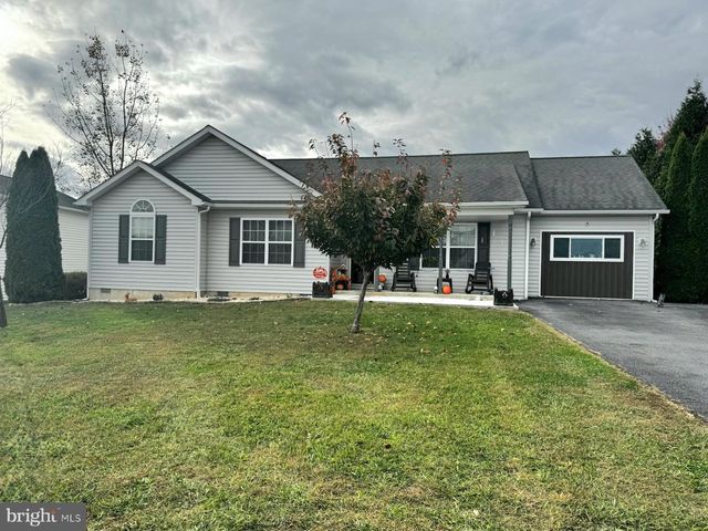 49 SHUYKILL DR, Martinsburg, WV 25403