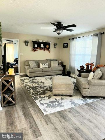 49 SHUYKILL DR, Martinsburg, WV 25403