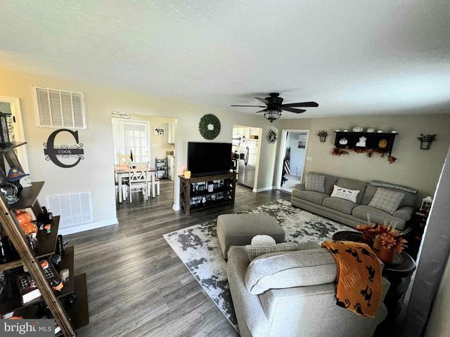 49 SHUYKILL DR, Martinsburg, WV 25403