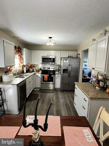 49 SHUYKILL DR, Martinsburg, WV 25403