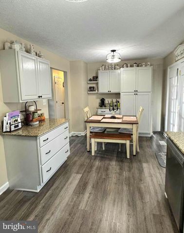 49 SHUYKILL DR, Martinsburg, WV 25403