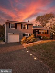 523 GREENWOOD AVE, Riverside, NJ 08075