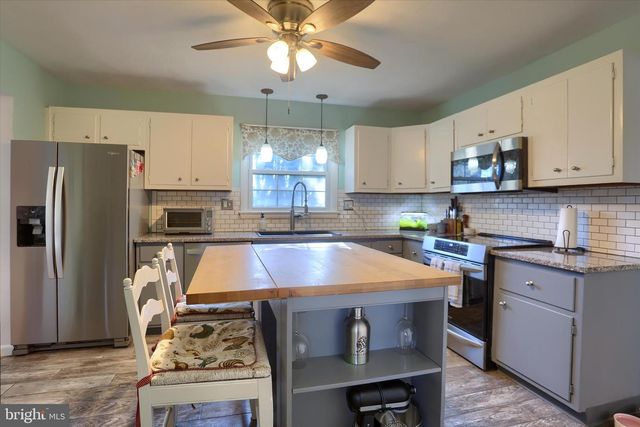 437 APPLETREE RD, Camp Hill, PA 17011