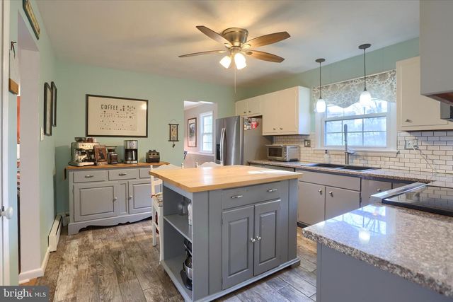 437 APPLETREE RD, Camp Hill, PA 17011