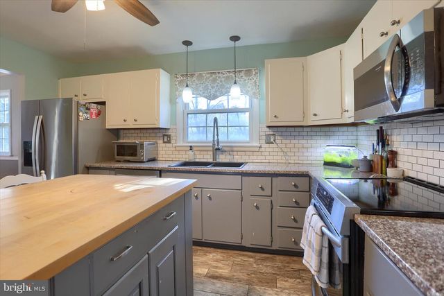 437 APPLETREE RD, Camp Hill, PA 17011