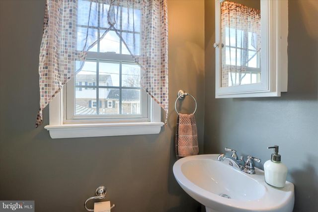 437 APPLETREE RD, Camp Hill, PA 17011