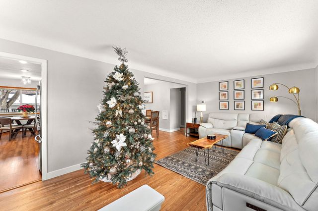 1947 Field Avenue, Saint Paul, MN 55116