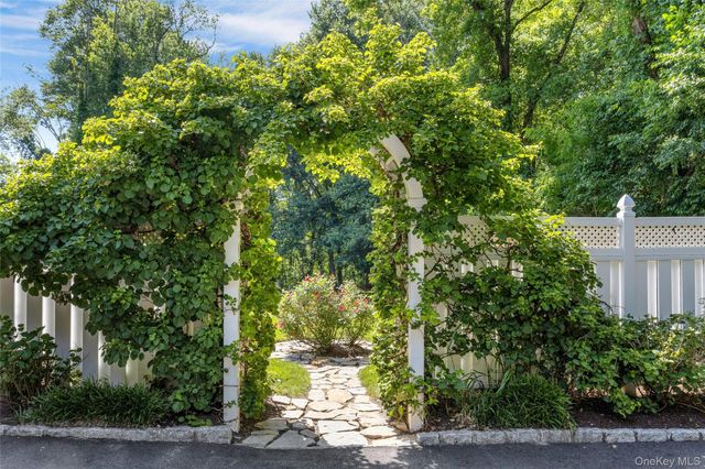 17 Byram Lake Road, Armonk, NY 10504