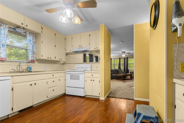 114581 Castaway Court, Eufaula, OK 74432