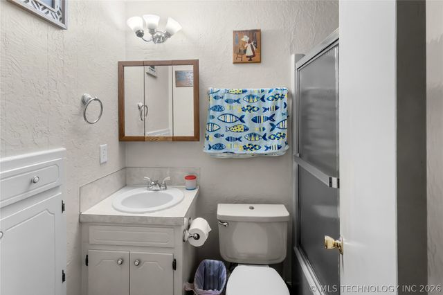 114581 Castaway Court, Eufaula, OK 74432