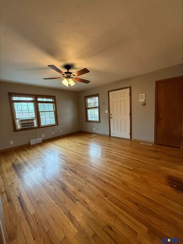 4025 L Street, Lincoln, NE 68510