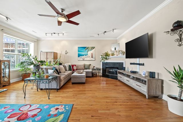 1801 W Addison Street 1E, Chicago, IL 60613