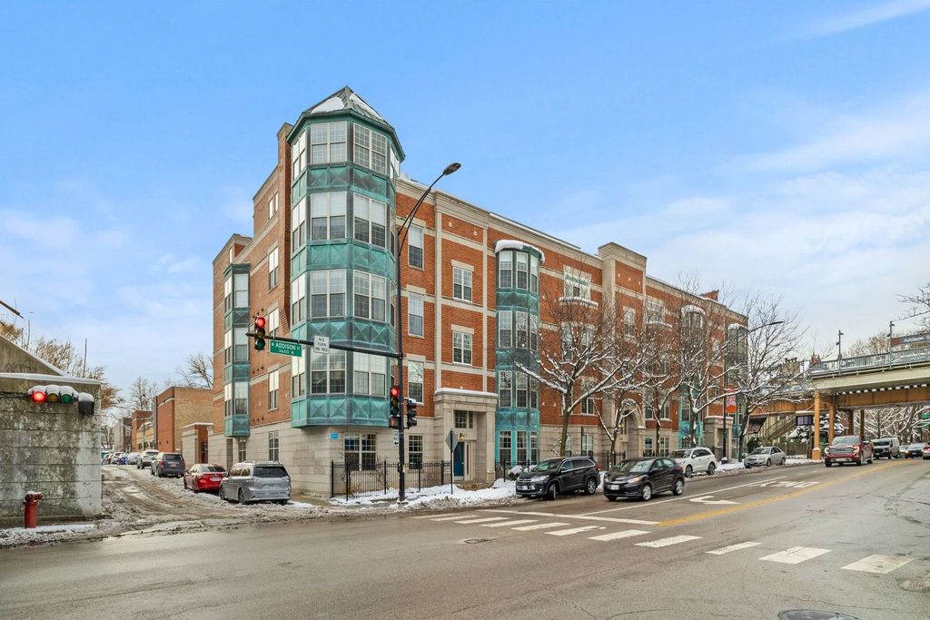 1801 W Addison Street 1E, Chicago, IL 60613