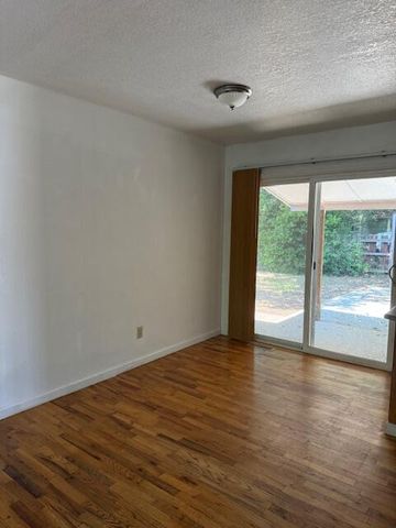 236 S Caves Avenue, Cave Junction, OR 97523