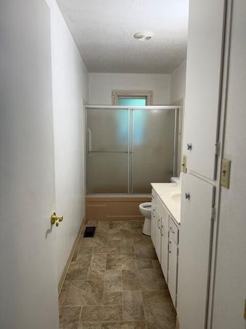 236 S Caves Avenue, Cave Junction, OR 97523