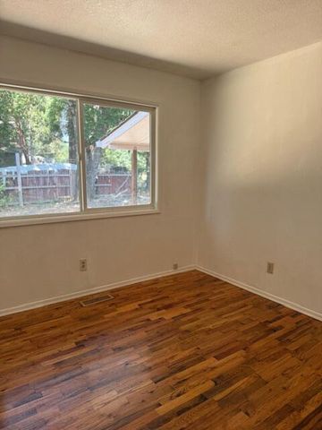 236 S Caves Avenue, Cave Junction, OR 97523