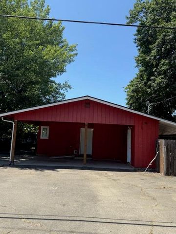 236 S Caves Avenue, Cave Junction, OR 97523