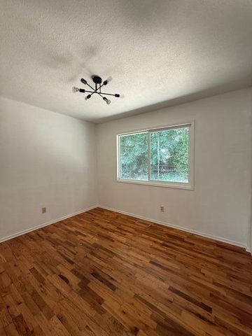 236 S Caves Avenue, Cave Junction, OR 97523