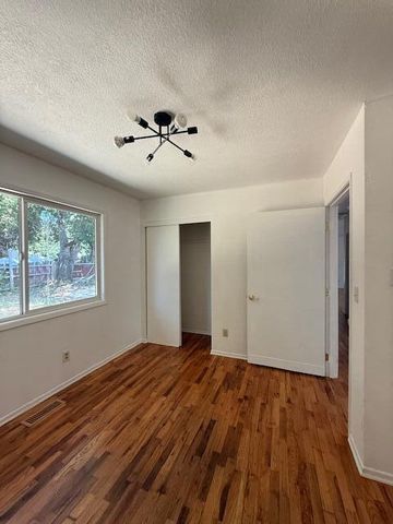 236 S Caves Avenue, Cave Junction, OR 97523