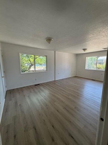 236 S Caves Avenue, Cave Junction, OR 97523