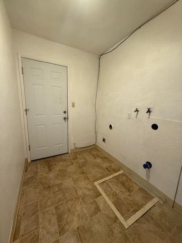 236 S Caves Avenue, Cave Junction, OR 97523