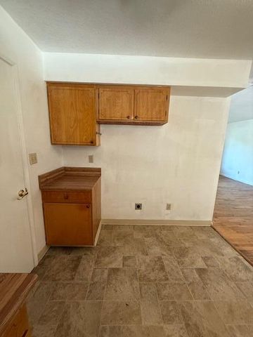 236 S Caves Avenue, Cave Junction, OR 97523