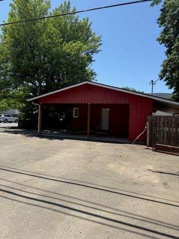236 S Caves Avenue, Cave Junction, OR 97523