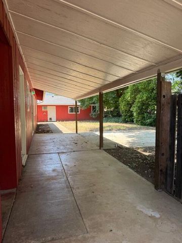 236 S Caves Avenue, Cave Junction, OR 97523