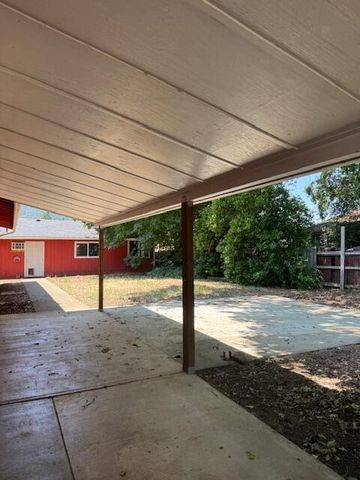 236 S Caves Avenue, Cave Junction, OR 97523