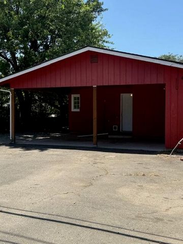236 S Caves Avenue, Cave Junction, OR 97523