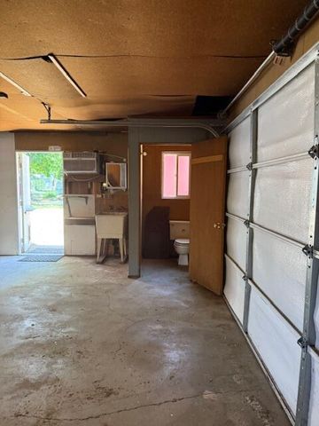 236 S Caves Avenue, Cave Junction, OR 97523