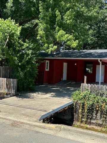 236 S Caves Avenue, Cave Junction, OR 97523