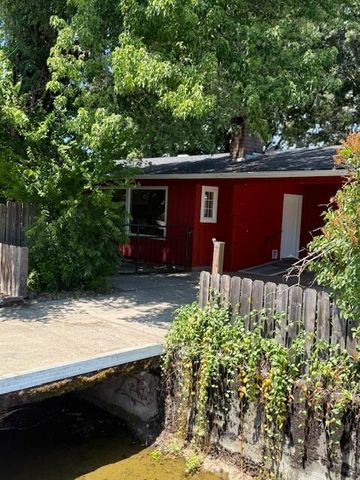 236 S Caves Avenue, Cave Junction, OR 97523