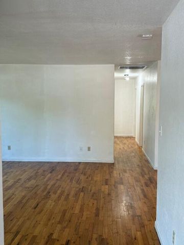 236 S Caves Avenue, Cave Junction, OR 97523
