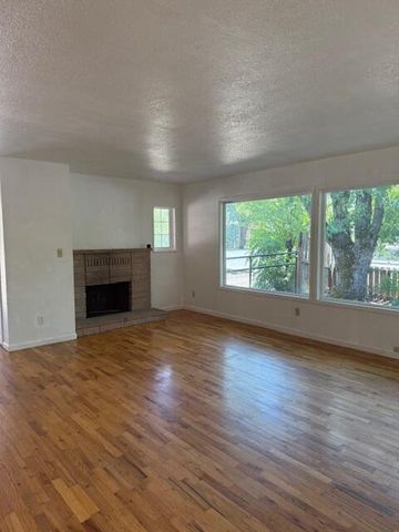 236 S Caves Avenue, Cave Junction, OR 97523