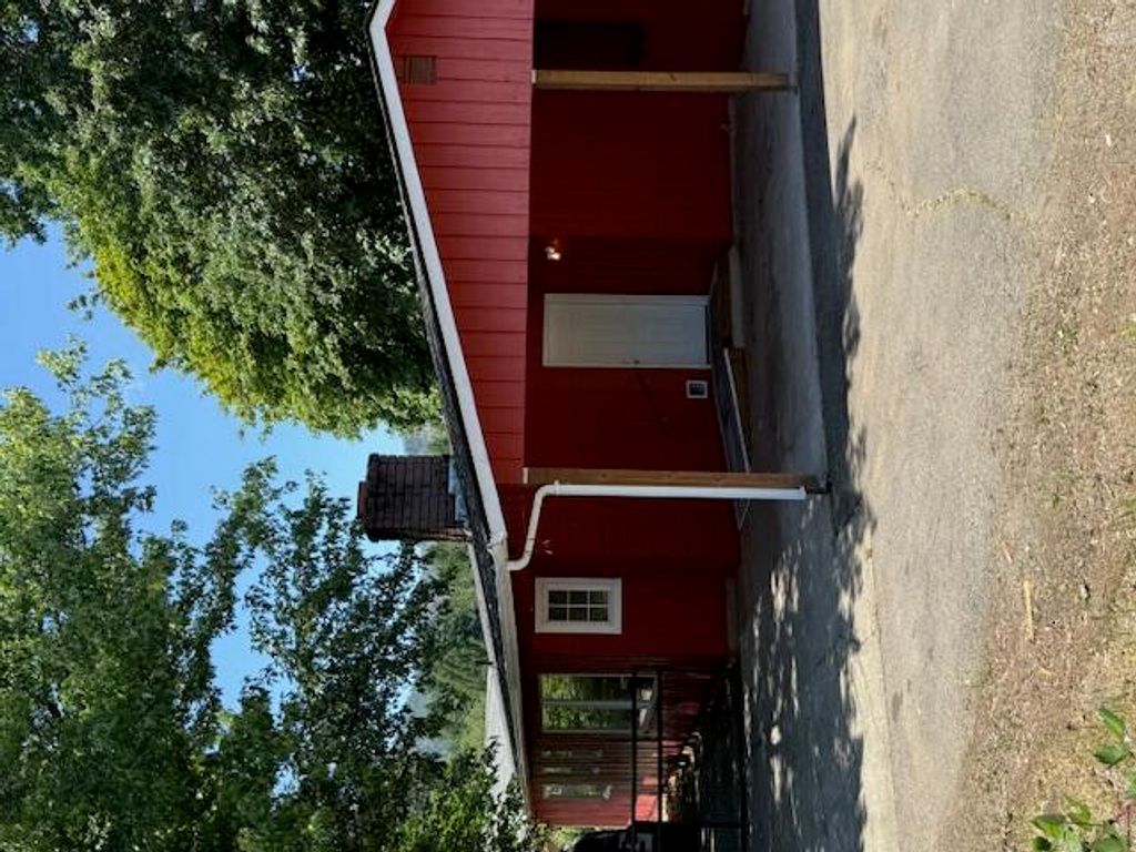 236 S Caves Avenue, Cave Junction, OR 97523