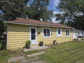 34113 Caspian Court, Westland, MI 48186