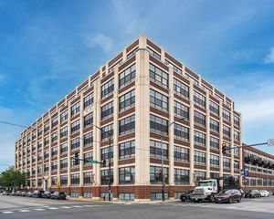 3963 W Belmont Avenue 413, Chicago, IL 60618