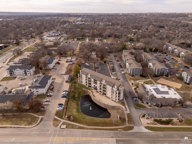 2211 College Avenue Unit 102, Manhattan, KS 66502