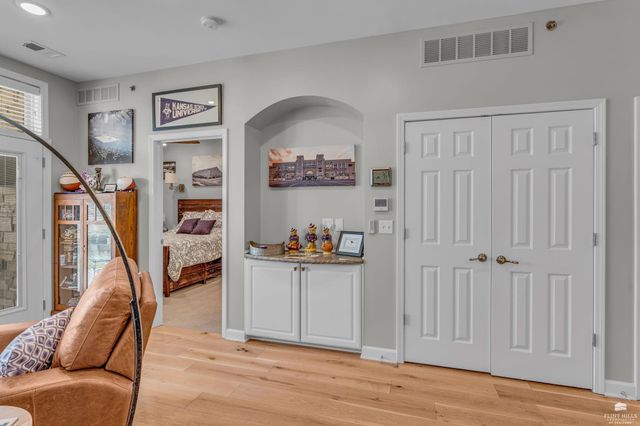 2211 College Avenue Unit 102, Manhattan, KS 66502