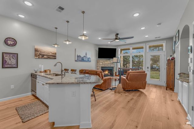 2211 College Avenue Unit 102, Manhattan, KS 66502