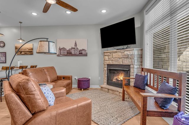 2211 College Avenue Unit 102, Manhattan, KS 66502